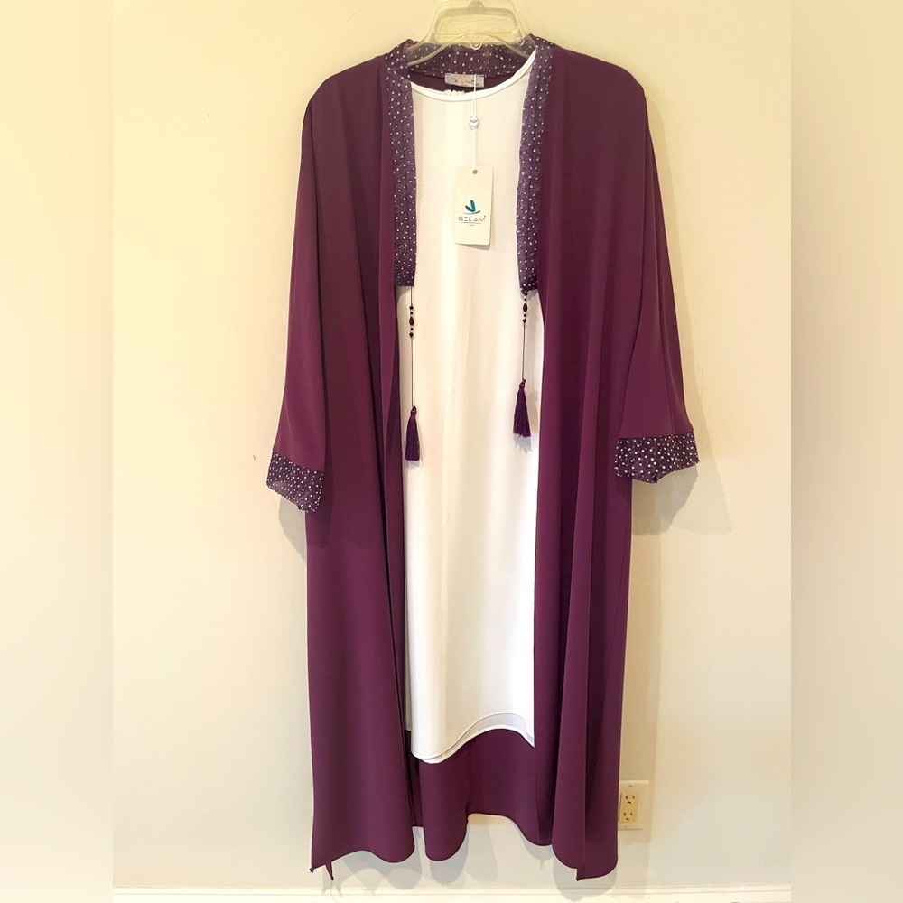 It is a beautiful dress, classic and suitable for parties.